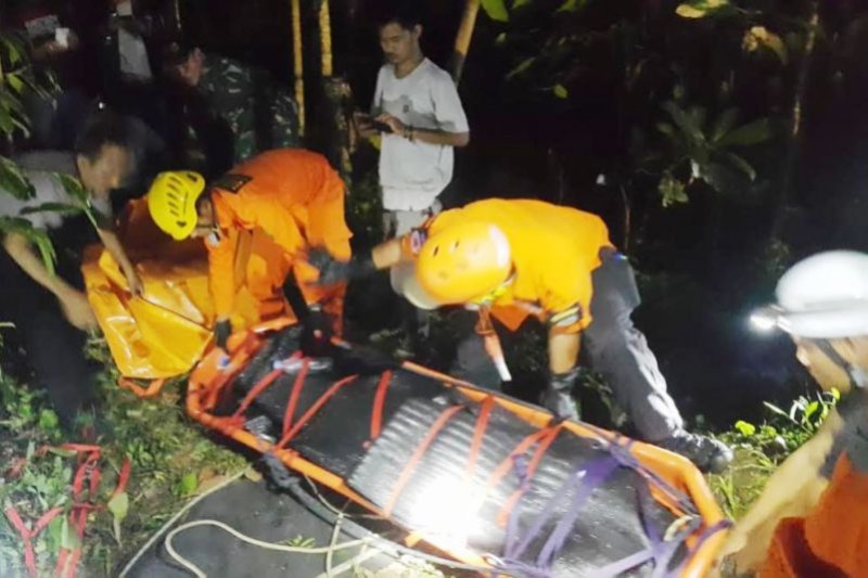 Seorang mahasiswa STTG tewas terjatuh di gua Batu Badak