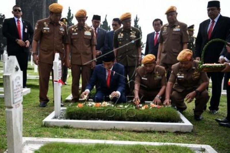 Presiden Jokowi ziarah Hari Pahlawan