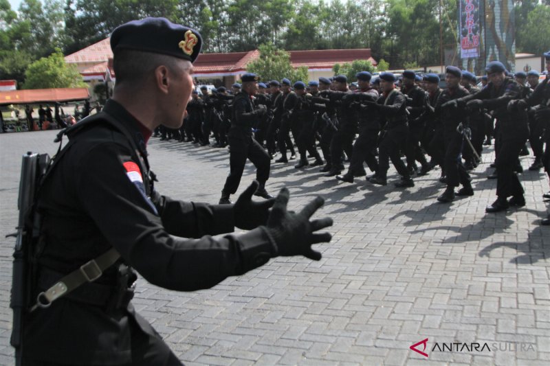 HUT KORPS BRIMOB Ke 73