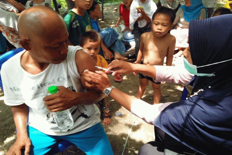 Petugas medis vaksin tetanus pengungsi Petobo