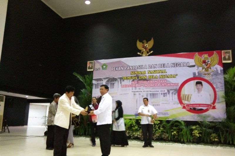 Foto keluarga ada bercadar viral, ini penjelasan Wiranto