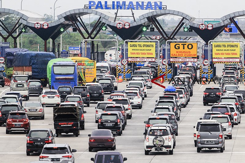 Puncak arus mudik tol Cipali dan Cipularang pada Sabtu-Minggu