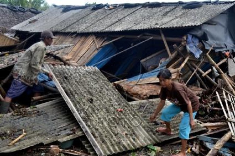 Kerusan akibat Tsunami Banten