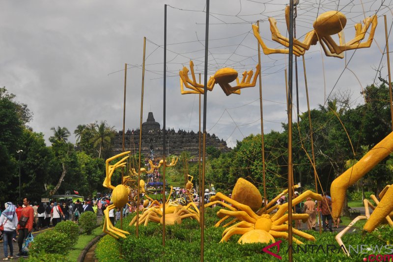 Laba-laba Emas Di Candi Borobudur