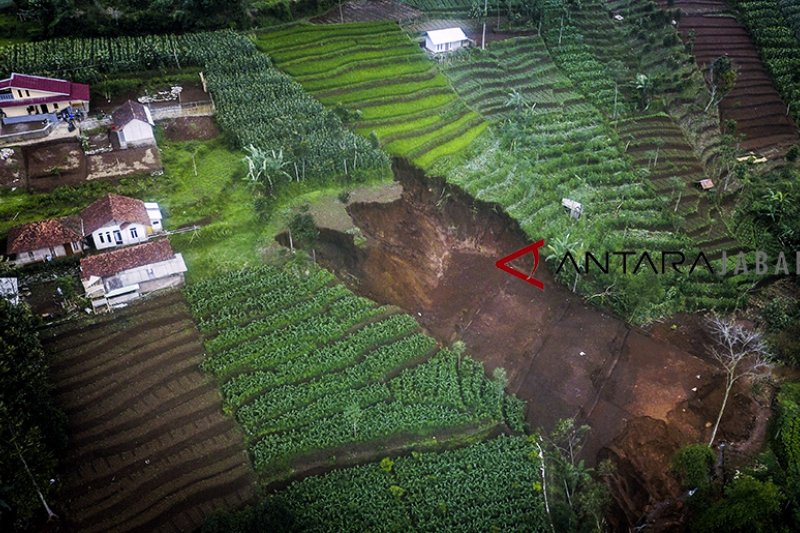 Waspadai longsor di perbukitan dan pegunungan Kabupaten Bandung