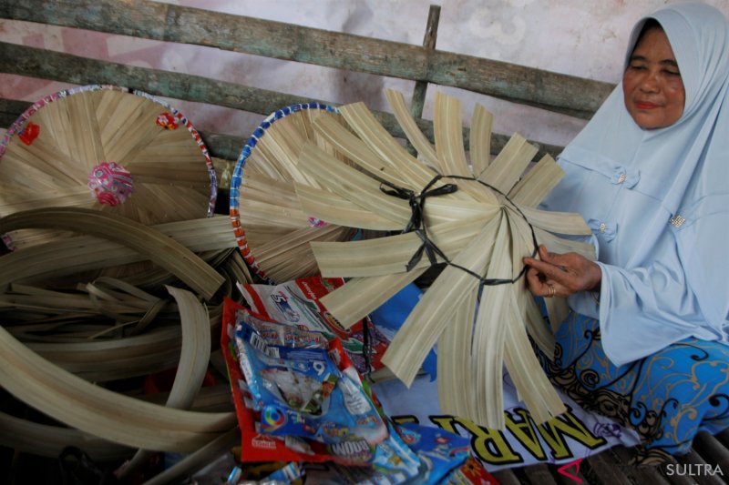 Topi Caping Asesoris Sampah Plastik