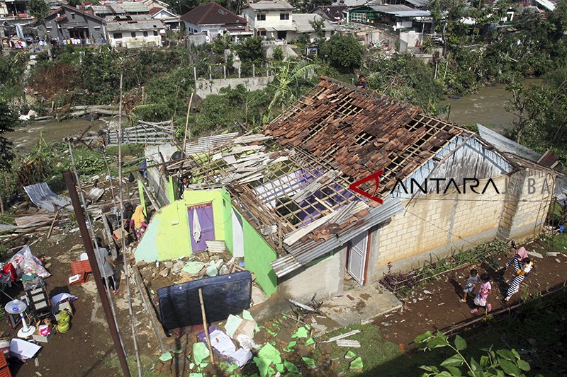 Dampak puting beliung Bogor