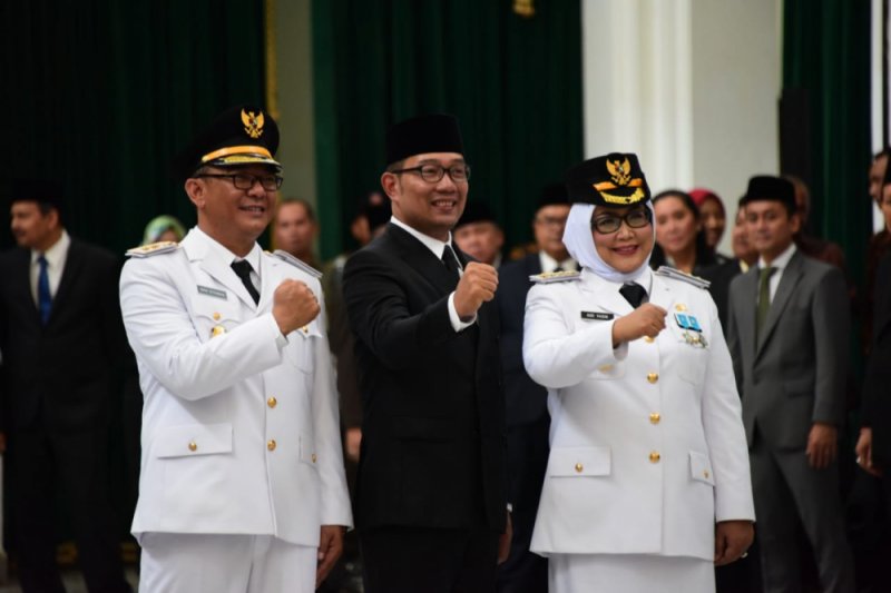 Gubernur titip soal penyelesaian Parung Panjang ke Bupati Bogor baru