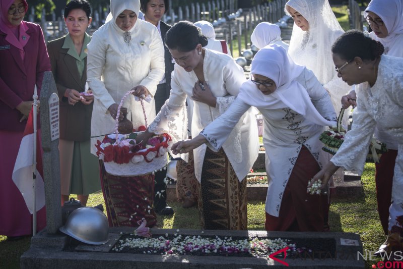 Ibu Negara Ziarah Hari Ibu 