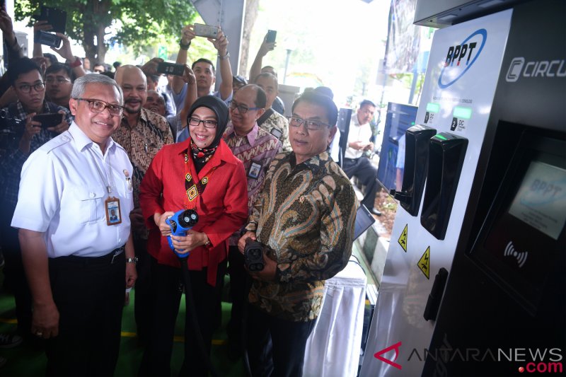 Peluncuran Stasiun Pengisian Kendaraan Listrik 