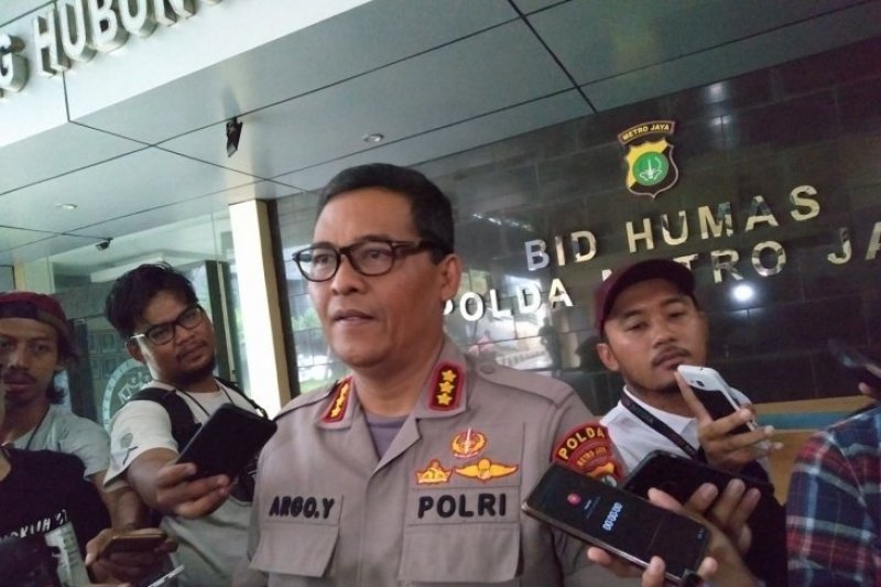 Wanita berbusana hitam yang diamankan tak terkait teroris
