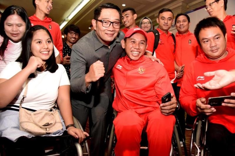 Gubernur Jabar serahkan 'kadeudeuh' atlet Asian Games dan Paragames