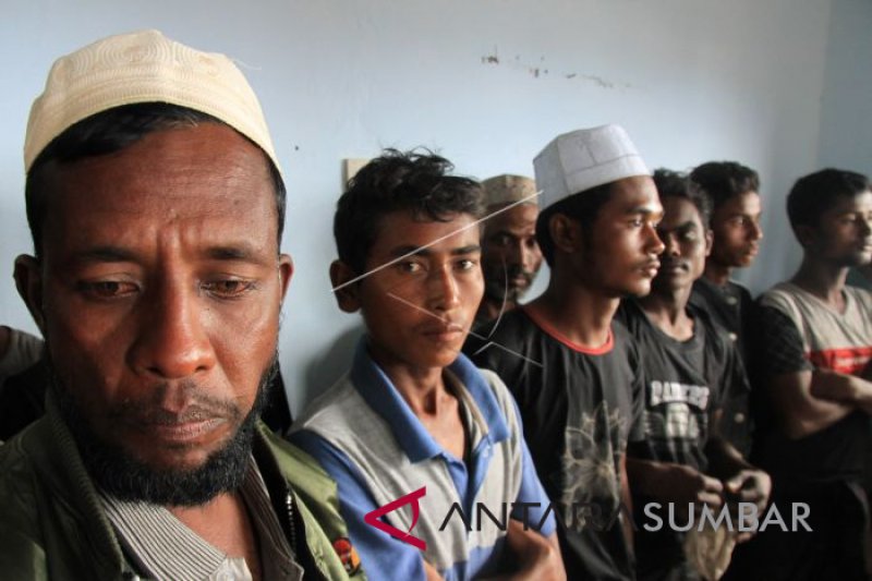 ETNIS ROHINGYA TERDAMPAR DI ACEH