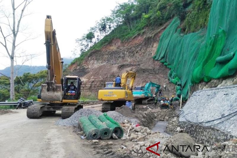 Perbaikan Jalan Selatan Cianjur-Bandung tuntas Januari 2019