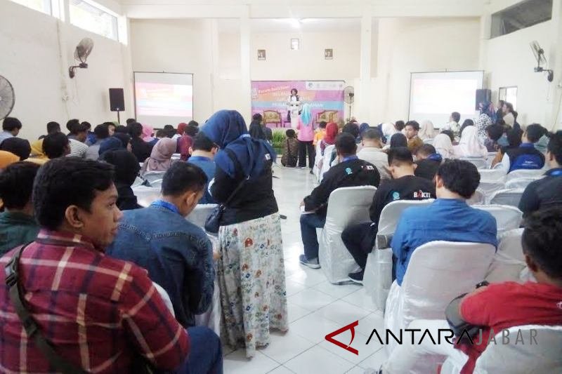 Kemkominfo latih UMKM Cirebon jualan daring