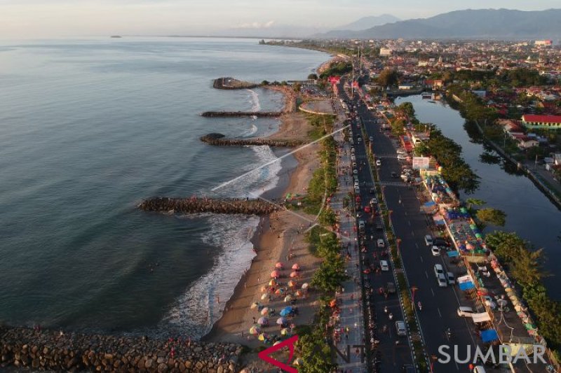 LIBURAN DI PANTAI PADANG