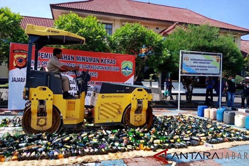 Polres Majalengka musnahkan 2.756 botol minuman keras