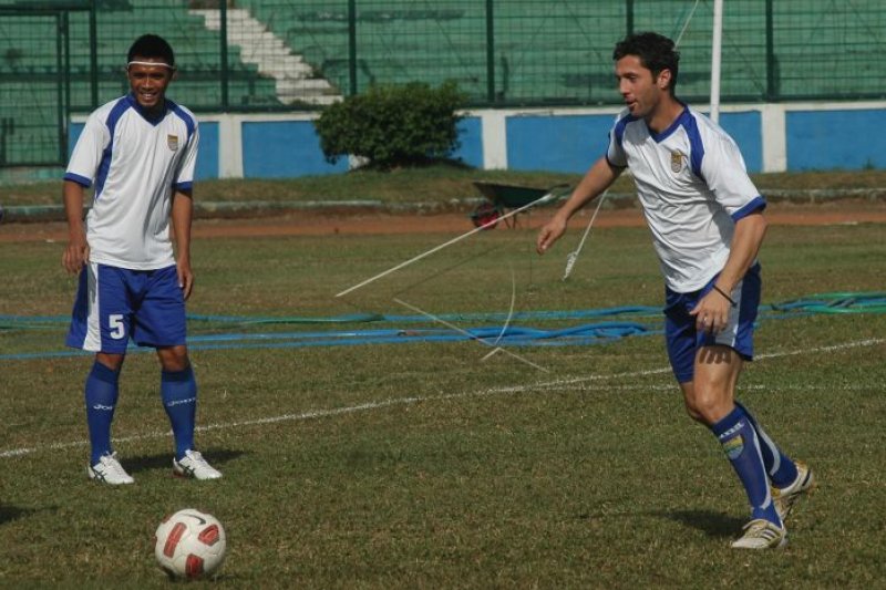 Persib beri kebebasan Miljan Radovic rekrut pemain