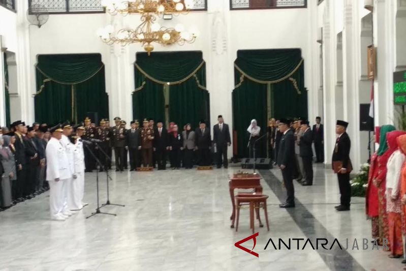 Bupati Kuningan dan Wali Kota Banjar dilantik Gubernur Jabar