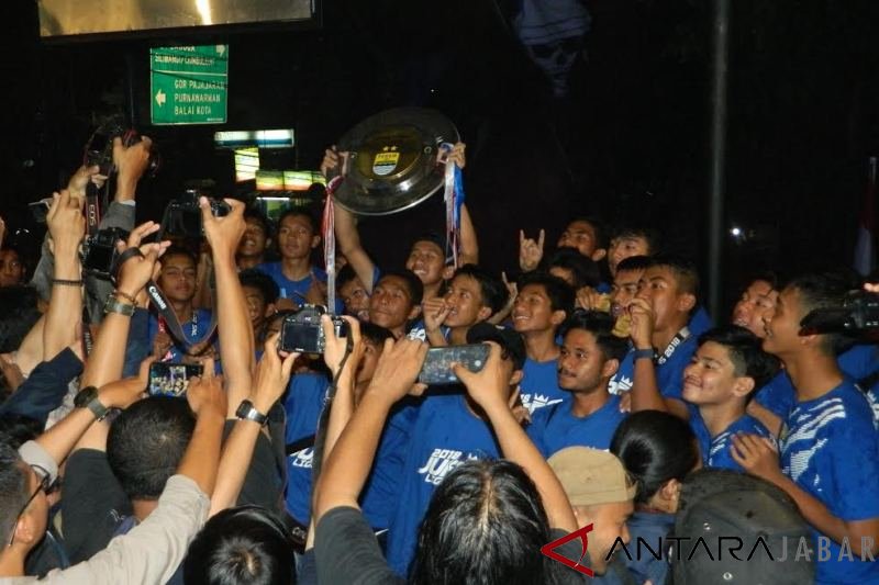 Persib Bandung U-16 juara Liga PSSI, disambut ribuan Bobotoh