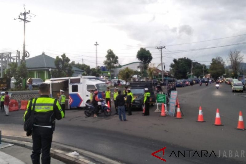 Arus lalu lintas jalur Puncak-Cianjur normal jelang tahun baru