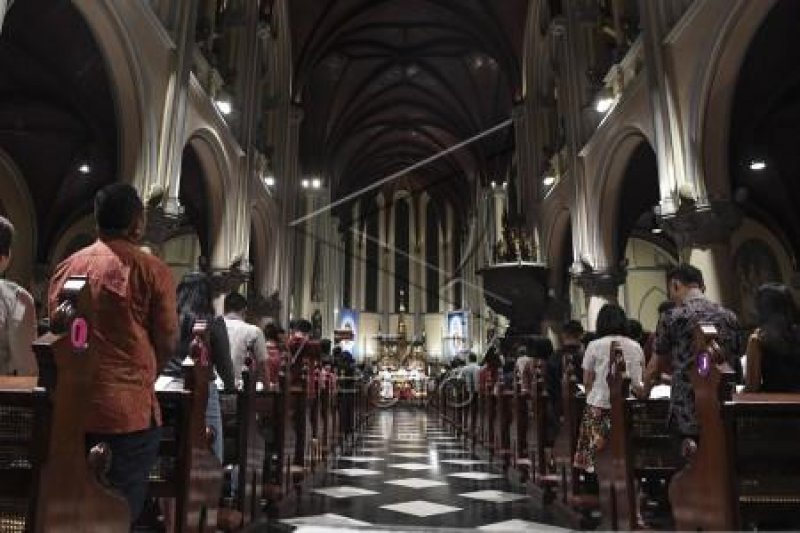 Misa malam Natal di Gereja Katedral