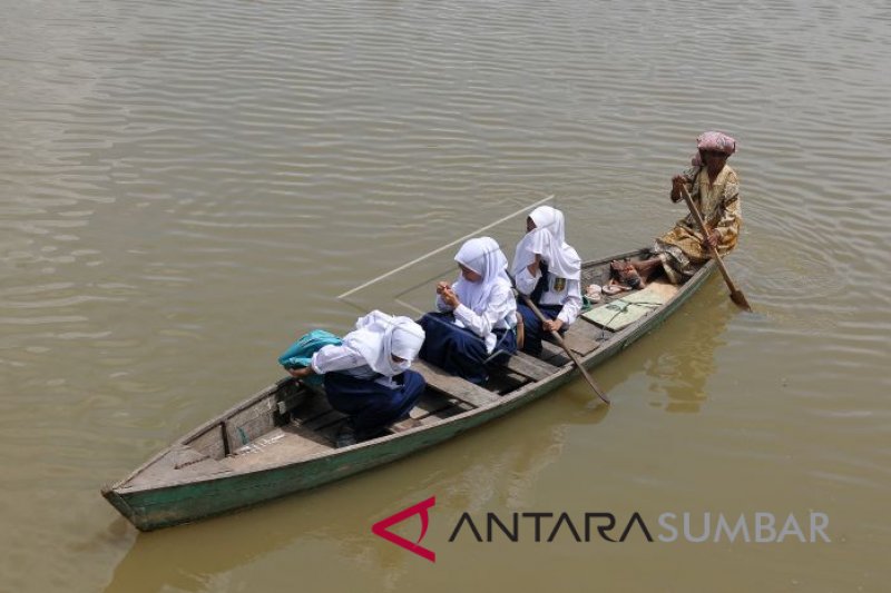 TRANSPORTASI PELAJAR DANAU SIPIN