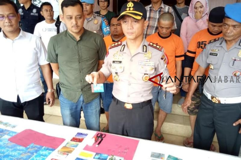 Komplotan pengganjal ATM di Garut ditangkap polisi