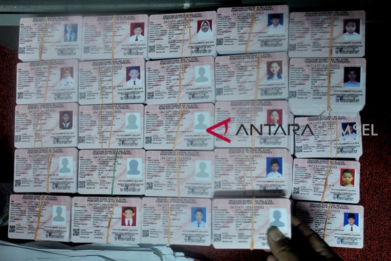 Gubernur tinjau pencetakan Kartu Identitas Anak