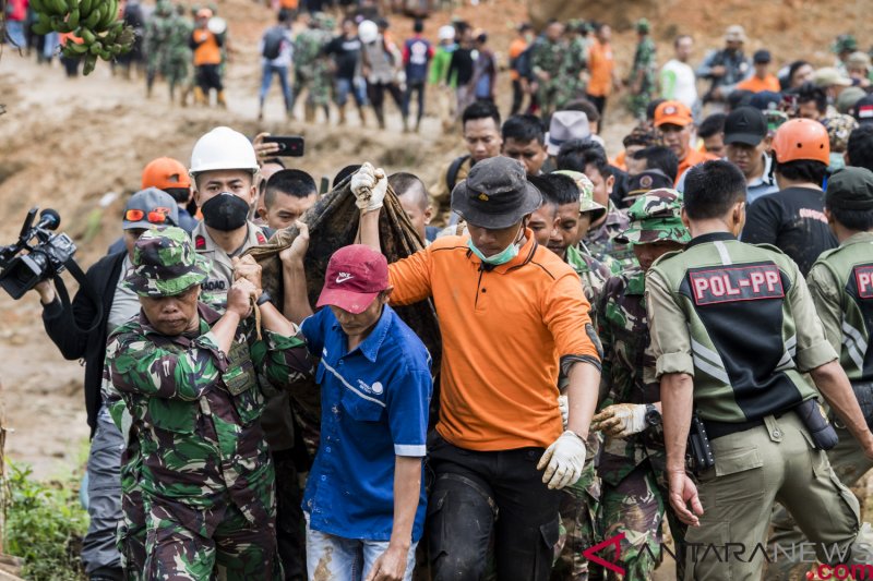 BPBD: 20 warga korban longsor Sukabumi belum ditemukan