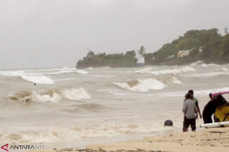 Gelombang Tinggi Di Perairan NTT