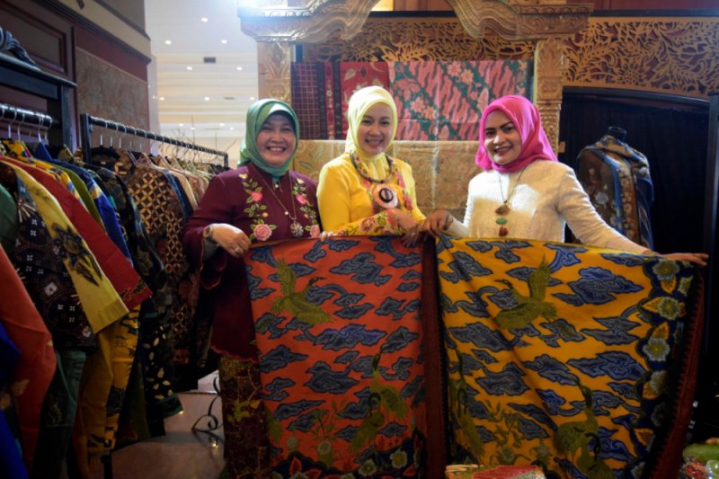 Batik Ridwan Kamil dipamerkan di Legenda Batik Nusantara