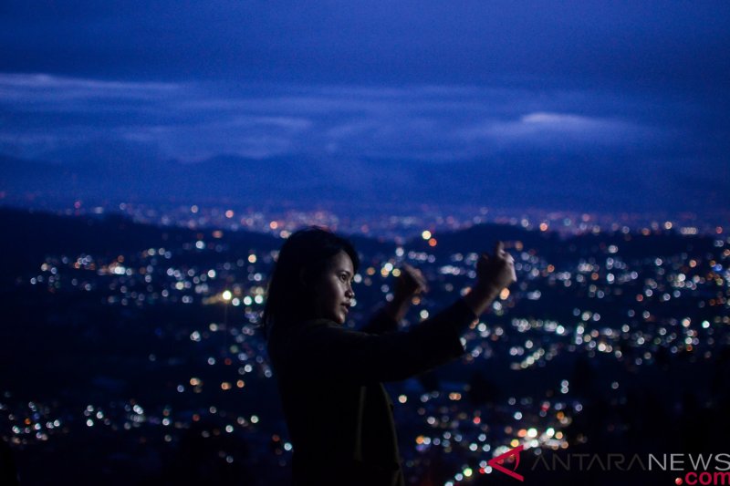 Wisata alam gunung putri