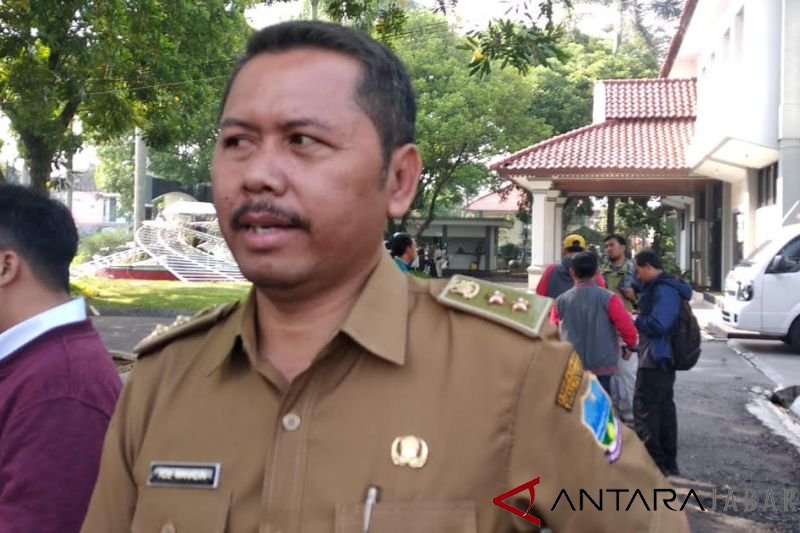 543 kelas SD di Garut rusak berat