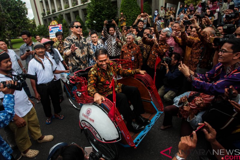 PELUNCURAN BECAK LISTRIK UGM