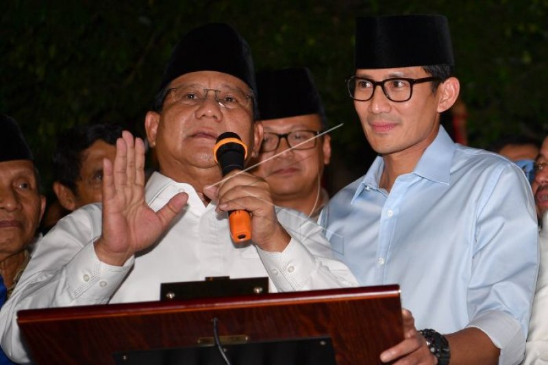Tim pemenangan Prabowo-Sandi kampanye di alun-alun limbangan