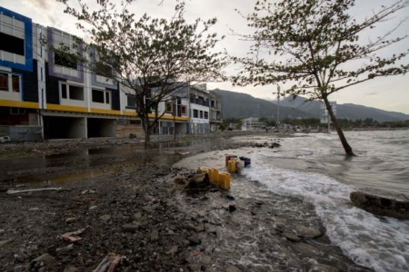 Penurunan permukaan tanah di Palu