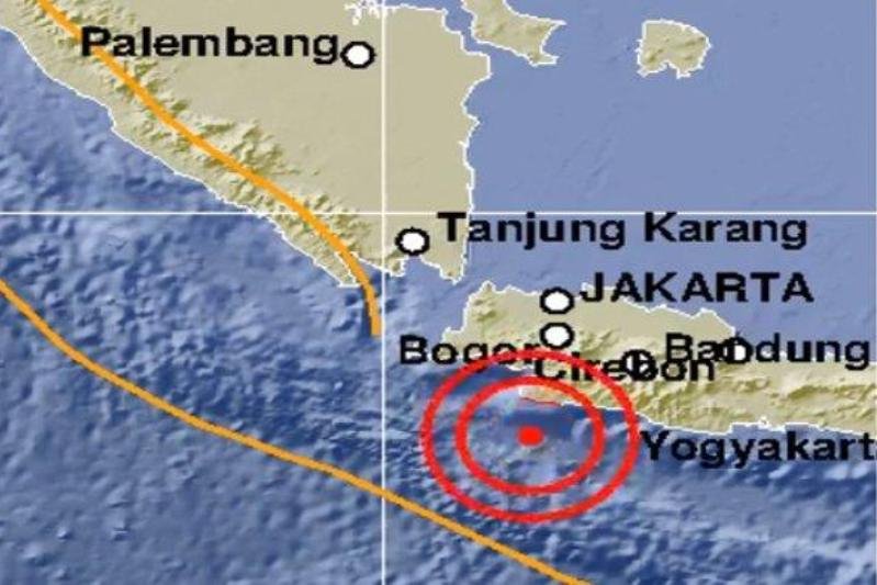 Rasakan gempa, warga selatan Cianjur berhamburan keluar rumah