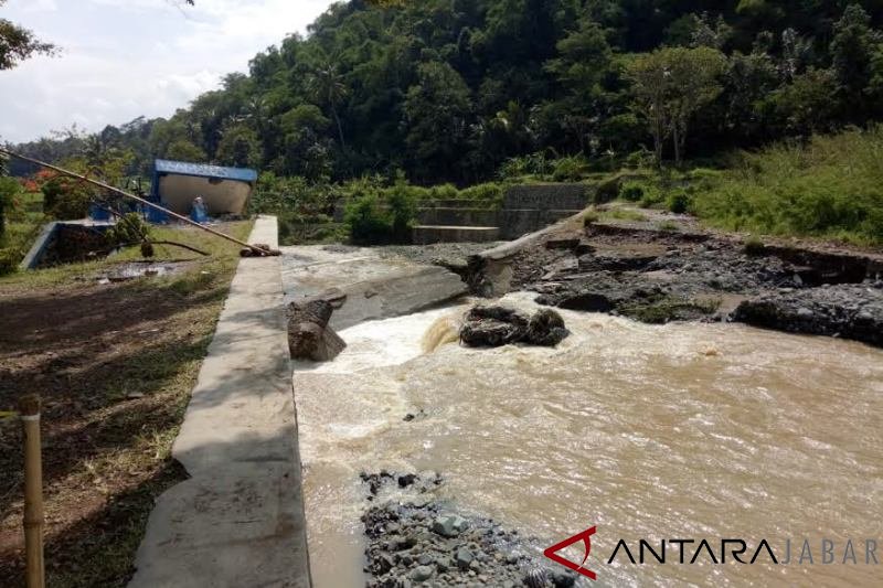 Seratusan hektare lahan pertanian di Cianjur terancam kekeringan akibat ini