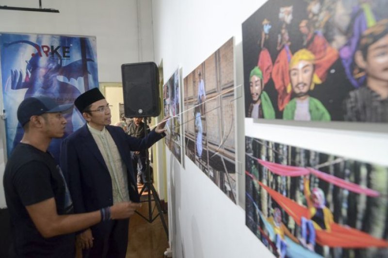 TGB Zainul Majdi kunjungi pameran foto Antara Jabar