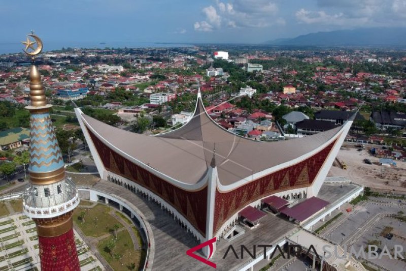 MENARA PANDANG MASJID RAYA