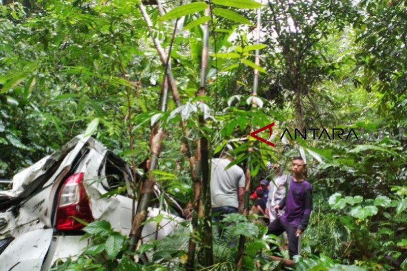 Korban meninggal akibat minibus jatuh ke jurang bertambah