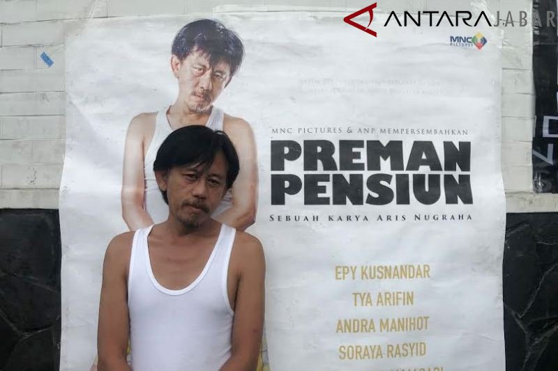 Epy kerja keras perankan Kang Mus di film Preman Pensiun