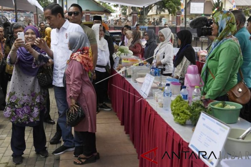 Ribuan warga Garut sambut kunjungan Jokowi