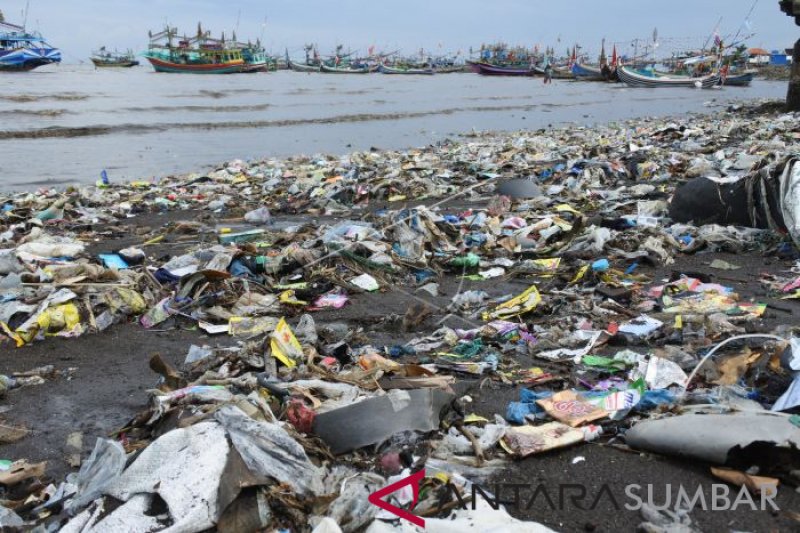 SAMPAH KIRIMAN DI PANTAI