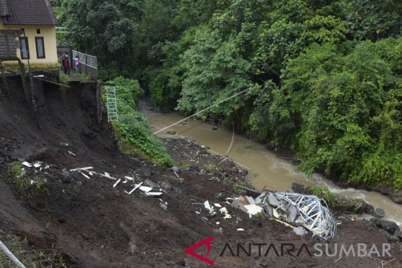 TANAH LONGSOR DI TABANAN