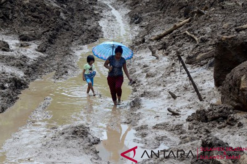 Akses ke lokasi tanah longsor Gowa