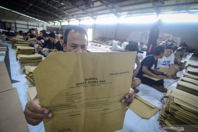 Penyusunan sampul formulir model C1 - ANTARA News