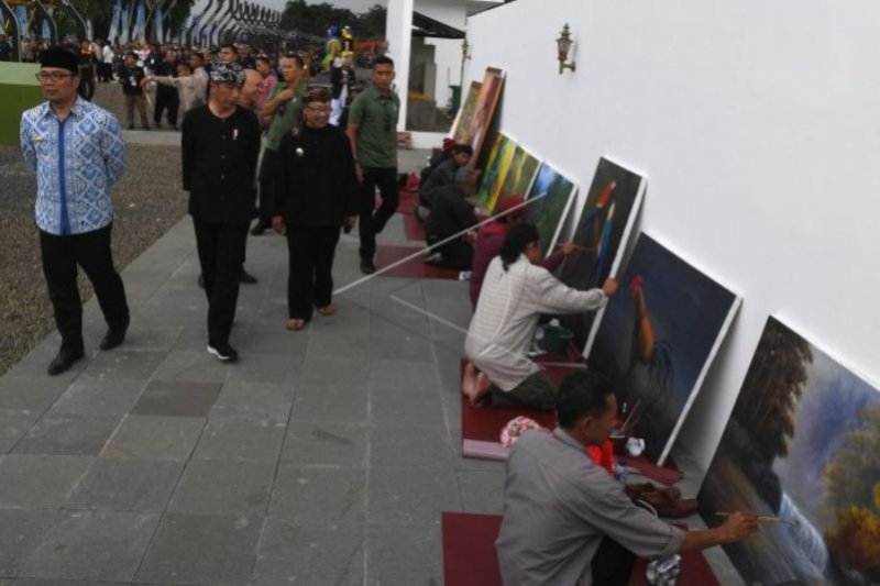 Seniman Cianjur senang Presiden apresiasi lukisannya