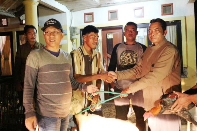 SRI beri bantuan hewan ternak kepada keluarga Bakri di Cianjur